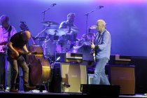 Schottische Gitarren-Legende Mark Knopfler gastiert auf seiner "Tracker"-Tour in der Lanxess-Arena Köln (© Thomas Brill)