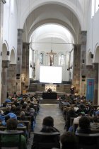 Deutsche Schriftsteller Boris Koch liest aus seinem Buch "Vier Beutel Asche" beim Literaturfestival lit.COLOGNE 2013 in der Kirche St. Georg (© Thomas Brill)