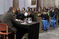 Deutsche Schriftsteller Boris Koch liest aus seinem Buch "Vier Beutel Asche" beim Literaturfestival lit.COLOGNE 2013 in der Kirche St. Georg (© Thomas Brill)