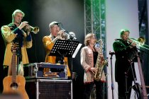 Stunksitzung-Band Köbes Underground gastiert mit ihrem „Best of Stunksitzung"-Konzert Open-Air am Tanzbrunnen Köln  (© Thomas Brill)
