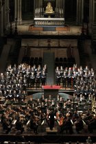 Vokalensemble Klner Dom, Domkantorei Kln und Klner Domchor begleiten das Grzenich-Orchester Kln unter der Leitung des deutschen Dirigenten Markus Stenz im Dom zu Kln (© Thomas Brill)