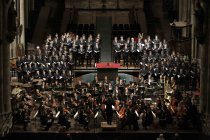 Vokalensemble Klner Dom, Domkantorei Kln und Klner Domchor begleiten das Grzenich-Orchester Kln unter der Leitung des deutschen Dirigenten Markus Stenz im Dom zu Kln (© Thomas Brill)