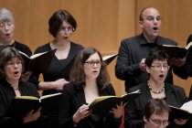 v.l.: Erik Sohn, Georg Poplutz, Adriana Bastidas-Gamboa und Anna Lucia Richter gastierten in Begleitung des Neues Rheinisches Kammerorchester Köln unter der Leitung des deutscher Chorleiter Michael Reif in der Philharmonie Köln (© Thomas Brill)