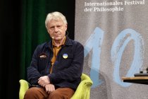 Gerald Knaus, Julian Nida-Rümelin, Gerd Koenen und Svenja Flaßpöhler diskutieren über die "Zeitenwende. Deutschland und der Krieg" im Rahmen der phil.COLOGNE 2022 im Klaus-von-Bismarck-Saal Köln (© Thomas Brill)