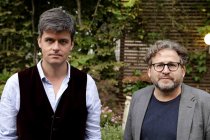 Französische Philosoph Gaspard Koenig diskutiert mit dem Chefredakteur des Philosophie Magazin Dr. Wolfram Eilenberger über "Das Ende des Individuums" im Rahmen der phil.COLOGNE 2021 im Comedia Theater Köln (© Thomas Brill)