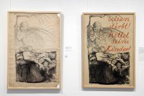 Die Ausstellung "Kollwitz Neu Sehen - Die Ausstellung zur Wiedereröffnung des Käthe Kollwitz Museum Köln" im 80. Todesjahr der Künstlerin gastiert vom 11. Oktober 2025 – 15. März 2026 im Kollwitz Forum Köln (© Thomas Brill)