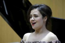 Deutsche Sporanistin Katharina Konradi gastiert in Begleitung des deutschen Pianisten Eric Schneider mit einem „Weihnachtskonzert“ im Rahmen der Konzertreihe "Im Zentrum Lied" im Antoniussaal, Citykirchenzentrum Köln (© Thomas Brill)