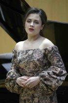 Deutsche Sporanistin Katharina Konradi gastiert in Begleitung des deutschen Pianisten Eric Schneider mit einem „Weihnachtskonzert“ im Rahmen der Konzertreihe "Im Zentrum Lied" im Antoniussaal, Citykirchenzentrum Köln (© Thomas Brill)