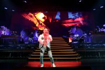 Deutsche Rapper Maximilian Diehn alias Kontra K gastiert auf seiner „Die letzten Wölfe"-Tour in der LANXESS-Arena Köln (© Thomas Brill)