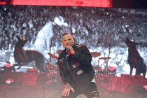 Deutsche Rapper Maximilian Tibor Albert Diehn alias Kontra K gastiert auf seiner „Der Sonne entgegen"-Tour in der LANXESS-Arena Köln (© Thomas Brill)