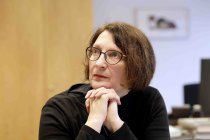 Direktorin des Käthe Kollwitz Museums Katharina Koselleck im Interview bezüglich des Umbaus und der Wiedereröffnung des Käthe Kollwitz Museum im Käthe Kollwitz Museum Köln (&copy; Thomas Brill)