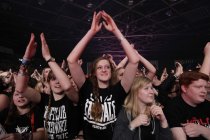 Deutsche Indie-Rap-Musikgruppe Kraftklub gastiert auf ihrer "Randale"-Tour in der Mitsubishi Electric Halle Düsseldorf (© Thomas Brill)
