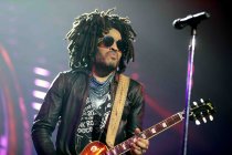 Amerikanischer Rocksänger Lenny Kravitz gastiert auf seiner "Raise Vibration"-Tour in der Lanxess-Arena Köln (&copy; Thomas Brill)