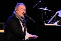 Deutscher Rocksänger Heinz Rudolf Kunze gastiert auf seiner "Stein vom Herzen"-Tour im Gloria Theater Köln (© Thomas Brill)