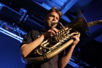 Deutsche Blasmusik-Gruppe LaBrassBanda gastiert auf ihrer "Kiah Royal"-Tour in der Live Music Hall Köln (© Thomas Brill)