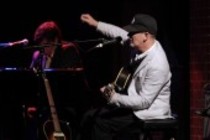 Amerikanische Alternative-Country-Band Lambchop gastiert mit ihrem Sänger Kurt Wagner auf ihrer "Mr. M"-Tour in der Kulturkirche Köln (© Thomas Brill)