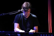 Amerikanische Alternative-Country-Band Lambchop gastiert mit ihrem Sänger Kurt Wagner auf ihrer "Flotus"-Tour im Gloria Theater Köln (&copy; Thomas Brill)