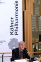 Intendant Louwrens Langevoort und OB Jürgen Roters stellen auf der Jahrespressekonferenz die Konzertreihen und Projekte der Saison 2011/2012 in der Philharmonie Köln vor  (&copy; Thomas Brill)