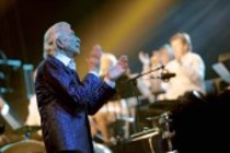 Deutscher Bandleader James Last gastiert auf seiner Musik ist meine Welt-Tour in der Lanxess-Arena Köln (&copy; Thomas Brill)