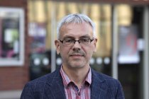 Norwegische Komponist Trond Reinholdtsen diskutiert mit dem Philosoph Harry Lehmann über "Episode 13: Ein musikalisch-philosophisches Ereignis" im Rahmen der phil.COLOGNE 2021 im Filmforum im Museum Ludwig Köln (© Thomas Brill)