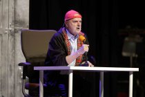 Ensemble spielt das Stück "Lehrerzimmer" beim Stunk-Festival "Dä, do simmer widder" im E-Werk Köln (© Thomas Brill)
