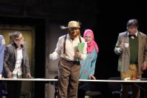 Ensemble spielt das Stück "Lehrerzimmer" bei der Stunksitzung 2017 im E-Werk Köln (© Thomas Brill)