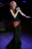 Deutsche Chansonnière Ute Lemper eröffnet auf ihrer "Last Tango in Berlin"-Tour das 29. Kölner Sommerfestival in der Philharmonie Köln (© Thomas Brill)