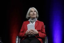 Amerikanische Schriftstellerin Donna Leon liest aus ihrem 26. Brunetti-Kriminalroman “Stille Wasser” im Rahmen der lit.COLOGNE SPEZIAL im Klaus-von-Bismarck-Saal des WDR-Funkhauses Köln (© Thomas Brill)