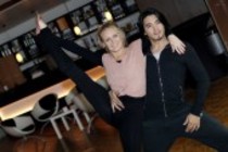 Rebecca Mir und Magdalena Brzeska trainieren für das "Let´s Dance"-Finale in der Tanzschule Schulerecki Köln (© Thomas Brill)