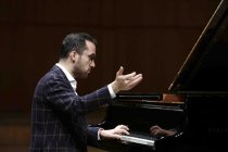 Russisch-deutsche Pianist Igor Levit gastiert mit Werken von Ludwig van Beethoven und Franz Schubert in der Philharmonie Köln (© Thomas Brill)