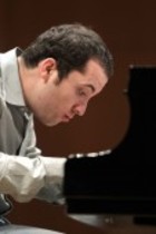 Russisch-deutscher Pianist Igor Levit gastiert im Rahmen der Reihe "Rising Stars - die Stars von morgen" in der Philharmonie Köln (© Thomas Brill)