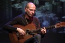 Deutscher Gitarrist Ottmar Liebert gastiert auf seiner "Solo"-Tour im Gloria Theater Köln (© Thomas Brill)