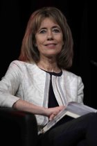 Deutsche Schriftstellerin Charlotte Link und die deutsche Moderatorin Bärbel Schäfer stellen Links neuen Roman "Die Entscheidung" im Rahmen der 17. lit.COLOGNE im Theater am Tanzbrunnen Köln vor (© Thomas Brill)