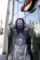 Finnische Hard-Rock-Band Lordi im Interview bezüglich ihrers neuen Albums "To Beast or Not to Beast" und ihrer Deutschland-Tour im Frühjahr 2013 im Hard Rock Cafe Köln (© Thomas Brill)