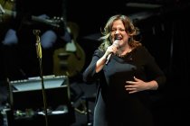 Deutsche Sängerin Annett Louisan eröffnet ihre "Tour 2017" in der Philharmonie Köln (© Thomas Brill)