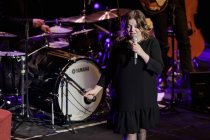 Deutsche Sängerin Annett Louisan eröffnet ihre "Tour 2017" in der Philharmonie Köln (© Thomas Brill)