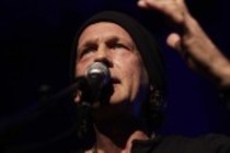 Deutscher Musiker und Songwriter Wolf Maahn gastiert auf seiner "Lieder vom Rand der Galaxis - Solo Live"-Tour in der Kulturkirche Köln (© Thomas Brill)