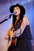 Schottische Singer und Songwriterin Amy MacDonald gastiert auf ihrer "	Life in a Beautiful Light"-Tour Open-Air am Tanzbrunnen Köln (© Thomas Brill)