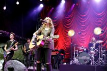 Schottische Singer und Songwriterin Amy MacDonald gastiert auf ihrer "Under Stars"-Tour in der Arena an der Wassermannhalle Köln (© Thomas Brill)
