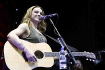 Schottische Singer und Songwriterin Amy MacDonald gastiert auf ihrer "Under Stars"-Tour in der Arena an der Wassermannhalle Köln (© Thomas Brill)