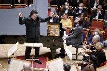 Russische Pianist Daniil Trifonov gastiert in Begleitung des Orchestre National de France unter der Leitung des rumänischen Dirigenten Cristian Macelaru in der Philharmonie Köln (&copy; Thomas Brill)
