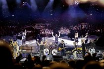 Deutsche Sänger Peter Maffay gastiert mit seiner Band auf seiner "We Love Rock 'n' Roll - Farewell"-Tour im RheinEnergie Stadion Köln (© Thomas Brill)