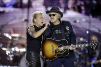 Deutsche Sänger Peter Maffay gastiert mit seiner Band auf seiner "We Love Rock 'n' Roll - Farewell"-Tour im RheinEnergie Stadion Köln (© Thomas Brill)