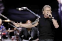 Deutsche Sänger Peter Maffay gastiert mit seiner Band auf seiner "We Love Rock 'n' Roll - Farewell"-Tour im RheinEnergie Stadion Köln (© Thomas Brill)