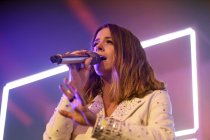 Deutsche Schlagersängerin Vanessa Mai gastiert auf ihrer "Für immer"-Tour im Gloria Theater Köln (© Thomas Brill)