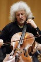 Lettische Violoncellist Mischa Maisky begleitet die Moskauer Virtuosen unter der Leitung von Wladimir Spivakov in der Philharmonie Köln (© Thomas Brill)
