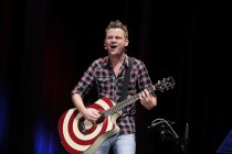 Deutsche Kabarettist Tobias Mann moderiert die Eröffnungsshow "KÖLN LACHT!" im Rahmen des 23. Köln Comedy Festival im Gloria Theater Köln (© Thomas Brill)
