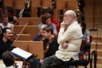 Deutsche Dirigent Kurt Masur leitet das Orchestre National de France in Begleitung des deutschen Pianisten Martin Helmchen in der Philharmonie Köln (© Thomas Brill)