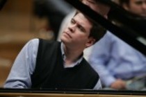 Pianist Denis Matsuev begleitet das Russisches Nationalorchester unter der Leitung von Mikhail Pletnev in der Philharmonie Köln (&copy; Thomas Brill)