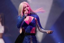 Amerikanische Popsängerin Ava Max gastiert auf ihrer „Diamonds & Dancefloors“-Tour im Palladium Köln (© Thomas Brill)